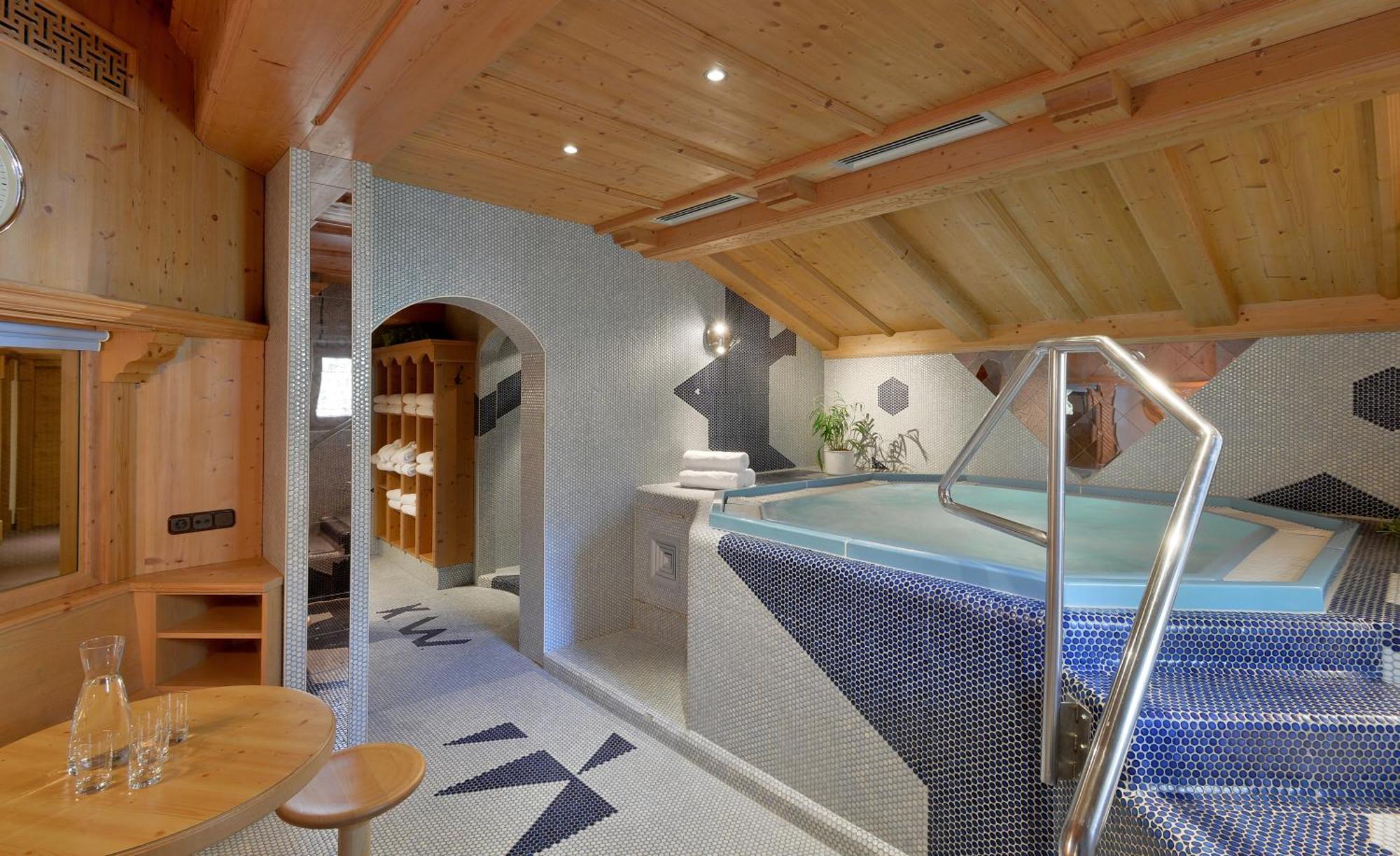 Hotel Almhof 4*
