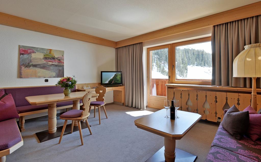 Hotel Almhof 4*